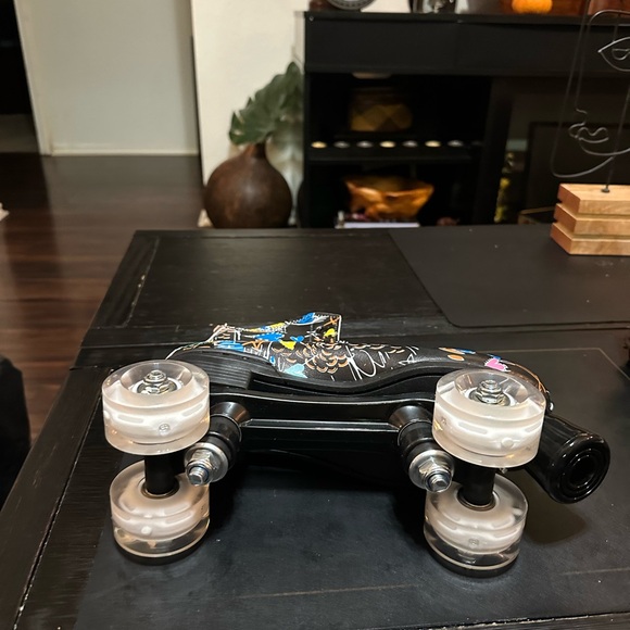 Ultra Bright Light Up Skates: - Picture 4 of 7